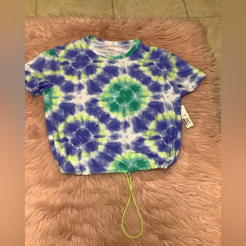 No Boundaries Juniors Crew Neck Toggle Tee - Picture 5 of 5